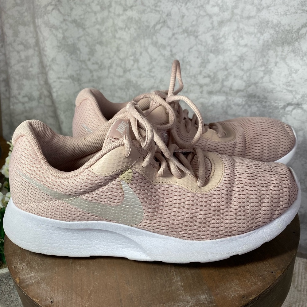 Nike’s size 7.5